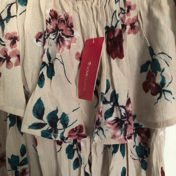 NWT Floral Ruffle Romper - Picture 3 of 4